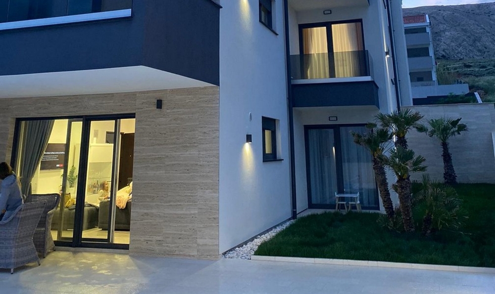 Prízemný apartmán s terasou a záhradou