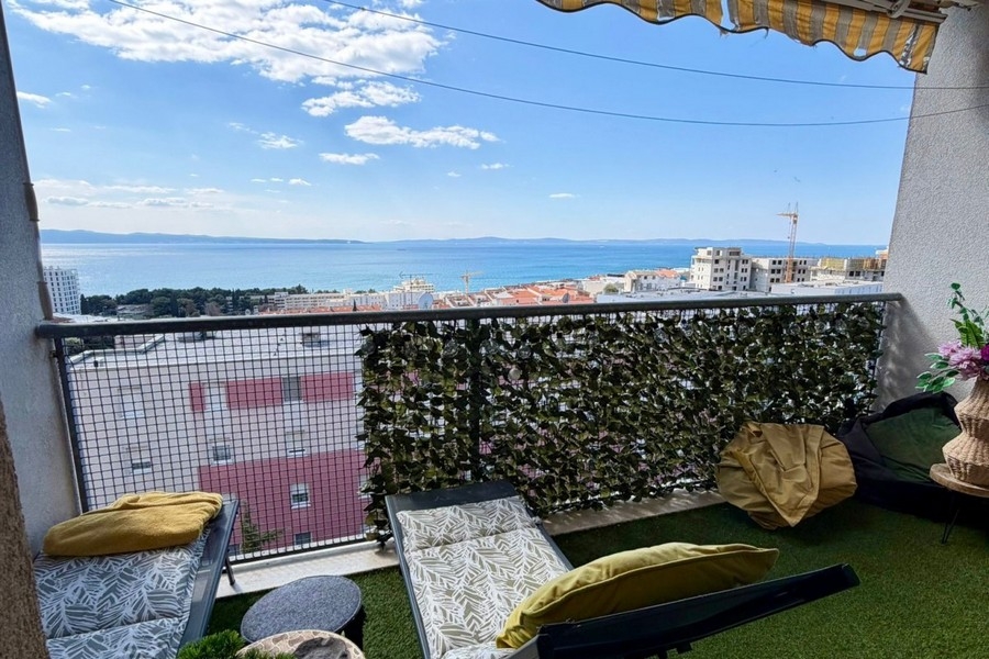 Ležadlá na loggii s panoramatickým výhľadom