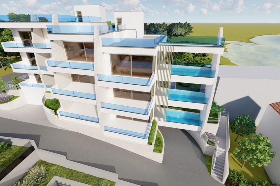 Moderný nový rezidenčný komplex s výhľadom na more v Primoštene v Chorvátsku
