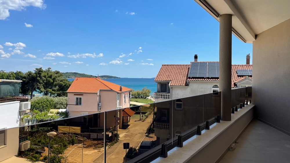 Krytá terasa s výhľadom na more