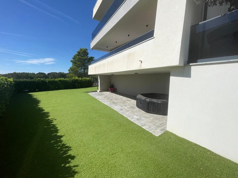 Moderný apartmán so záhradou vo Vodiciach