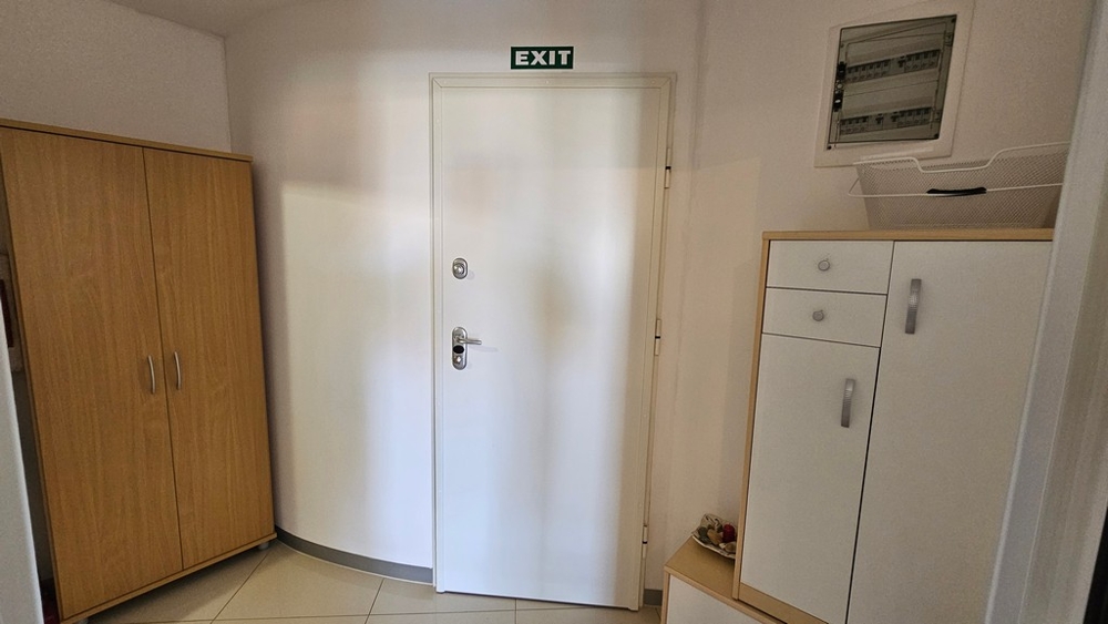 Vonkajší pohľad na obytnú budovu v meste Novigrad