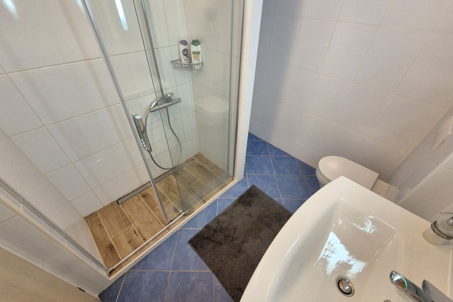 Kúpeľňa so sprchovacím kútom