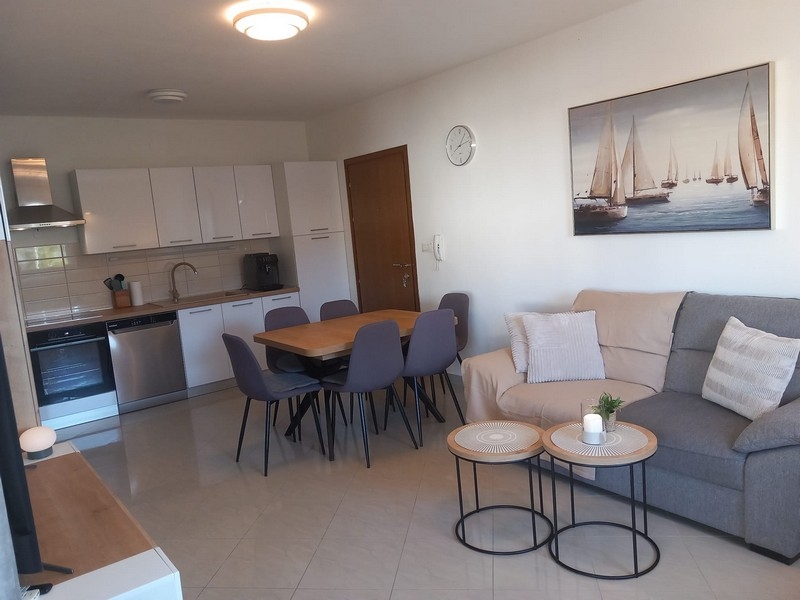 Obývacia izba s prístupom na balkón