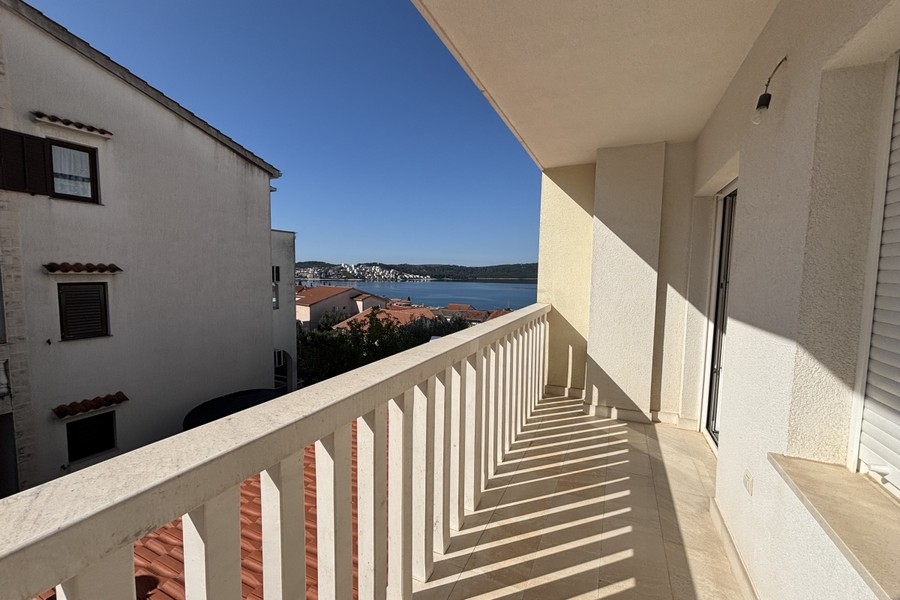 Slnečná terasa apartmánu s panoramatickým výhľadom
