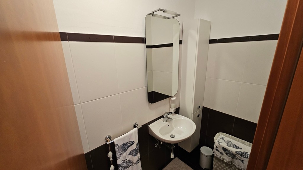 Samostatné WC s umývadlom