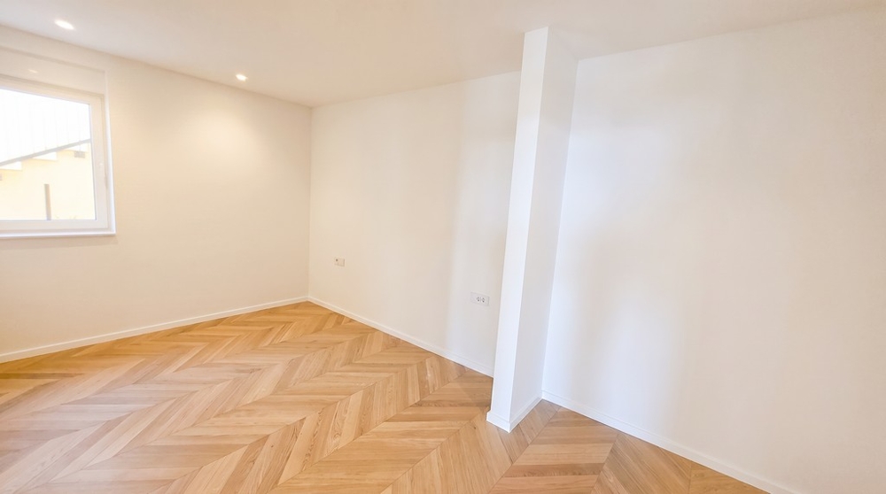 Spálňa s parketami v Chorvátsku