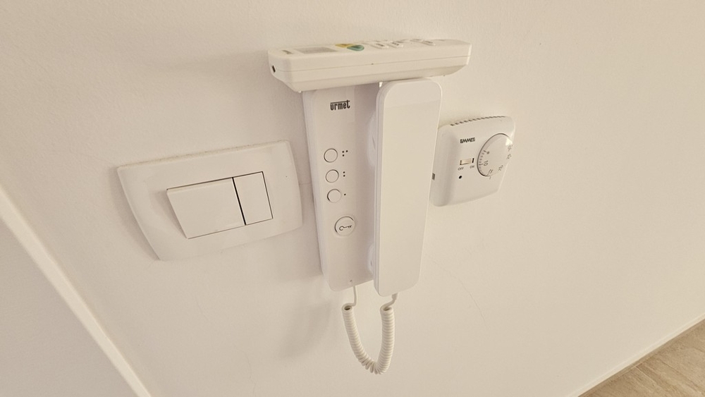 Systém interkomu vo vstupnom priestore