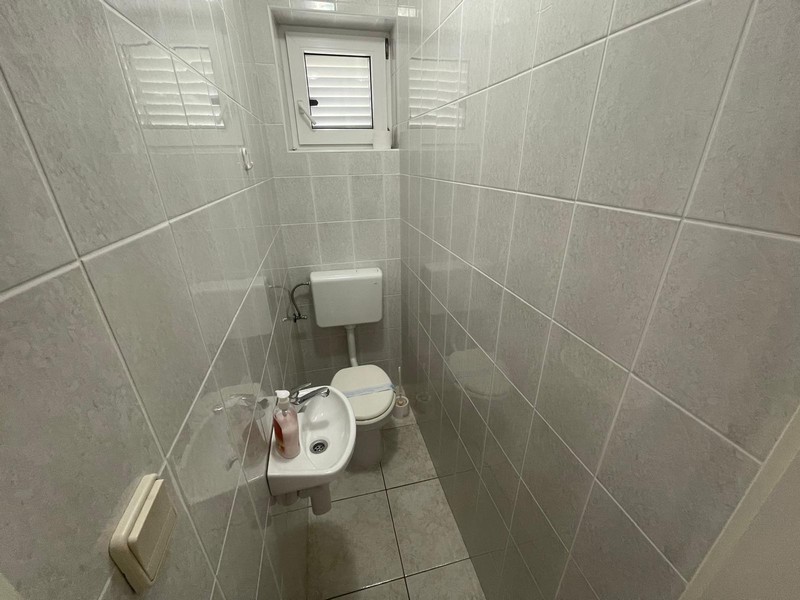 Samostatné WC s oknom