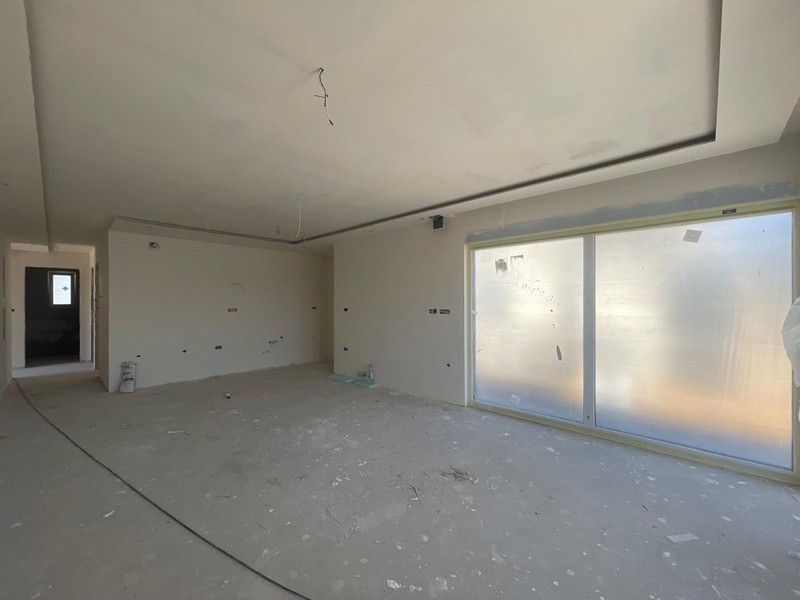 Svetlá obývacia izba penthouse vo výstavbe