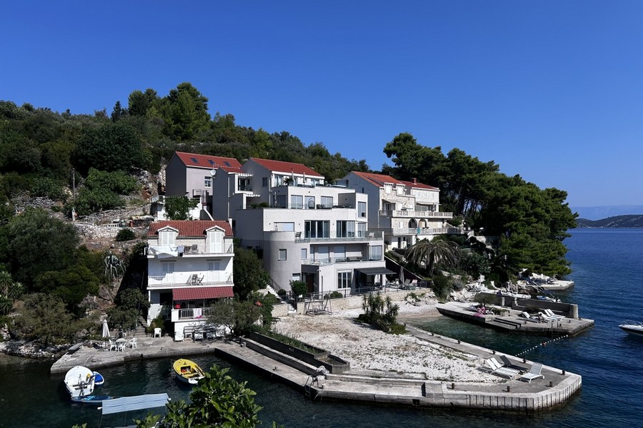 Moderná obytná budova priamo pri zálive, Račišće na Korčule