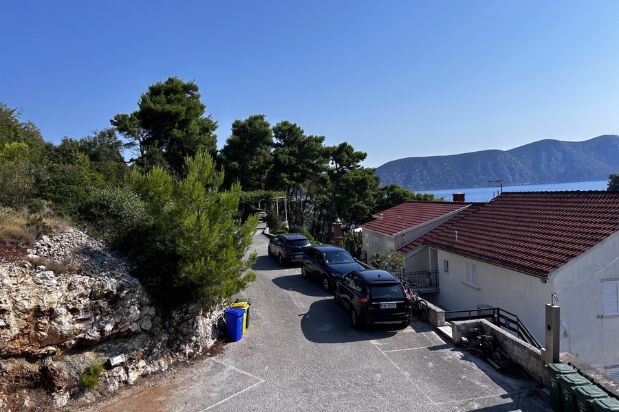 Prístup s parkovacími miestami a výhľadom na more, apartmán Račišće Korčula