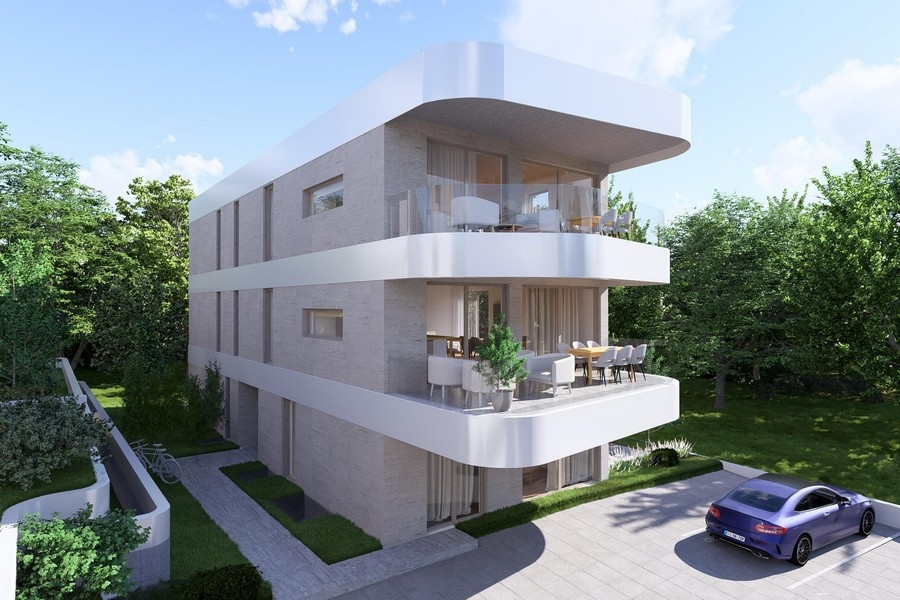 Strešný apartmán v Krku, výhľad na novú budovu so zastrešenými balkónmi