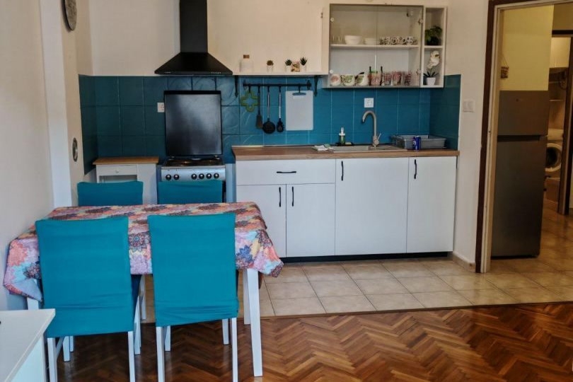 Vybavená kuchyňa s jedálenským stolom - Apartmán A4115 Kvarnerský záliv