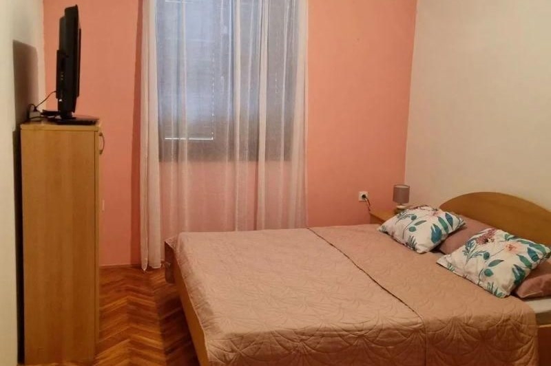 Spálňa v zariadenom apartmáne A4115 v Chorvátsku