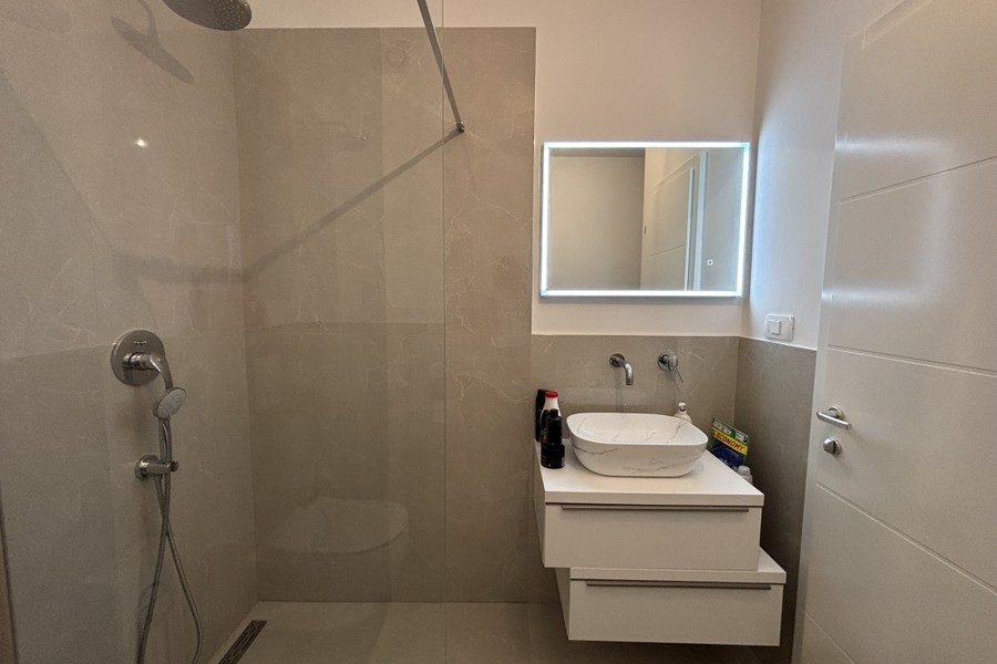Kúpeľňa strešného apartmánu na ostrove Čiovo
