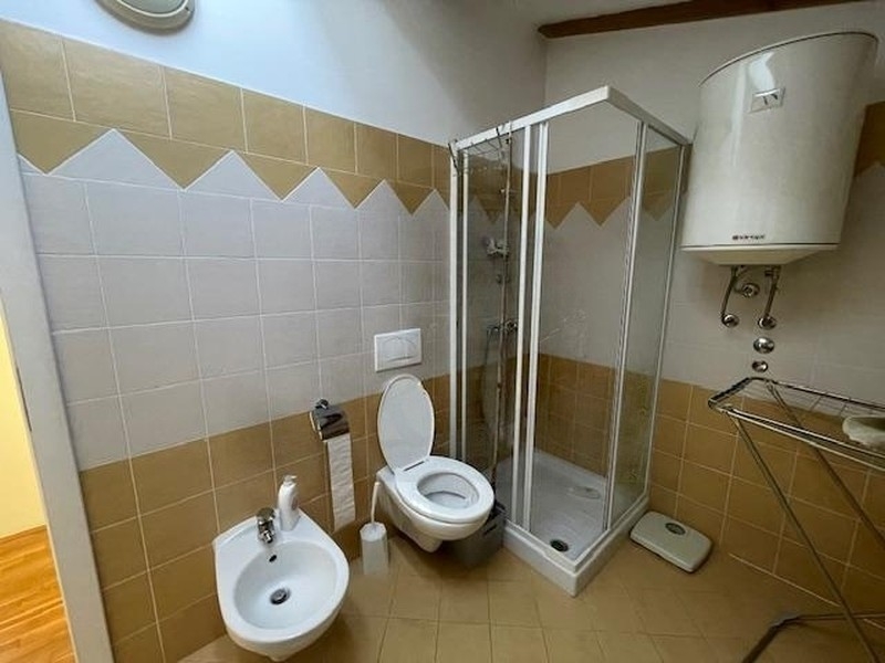 Kúpeľňa so sprchovacím kútom