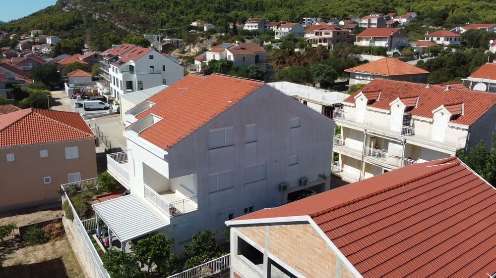 Obytný dom s podkrovným bytom v Orebiči