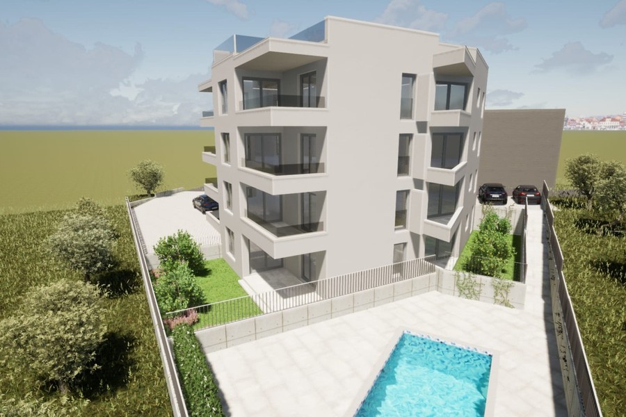 Fasáda s veľkými balkónmi a záhradou