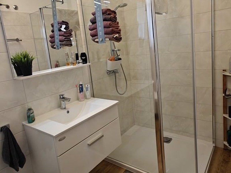 Kúpeľňa so sprchou