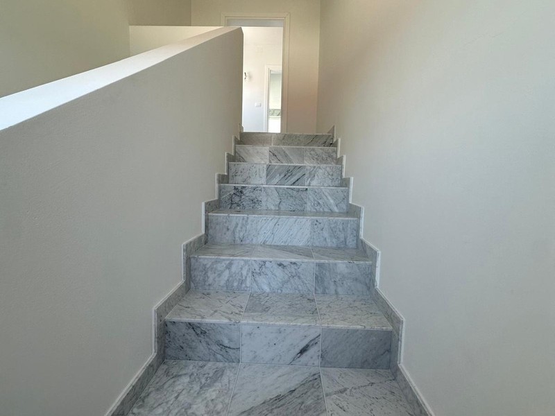 Mramorové schody k penthouse