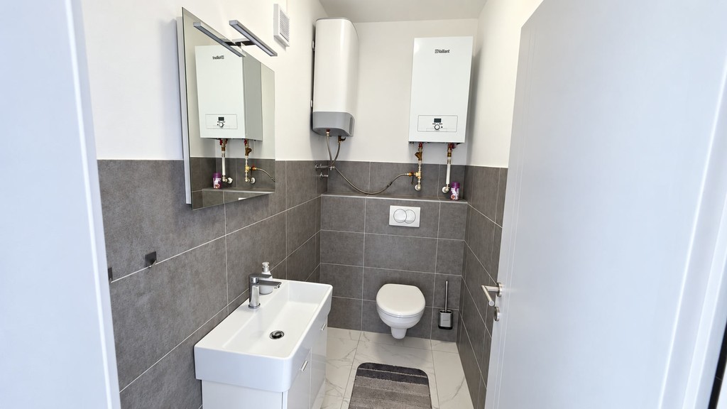 Samostatné WC s umývadlom