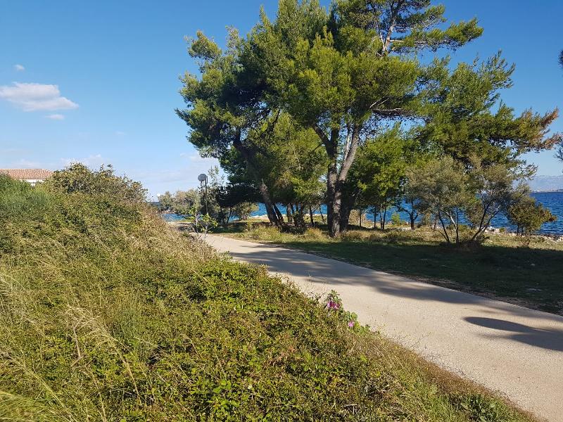 Ďalší obrázok nehnuteľnosti s výhľadom na okolie na ostrove Ugljan.