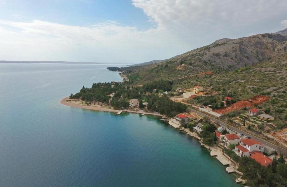 Výhľad na more z nehnuteľnosti G392, Starigrad Paklenica, Chorvátsko.