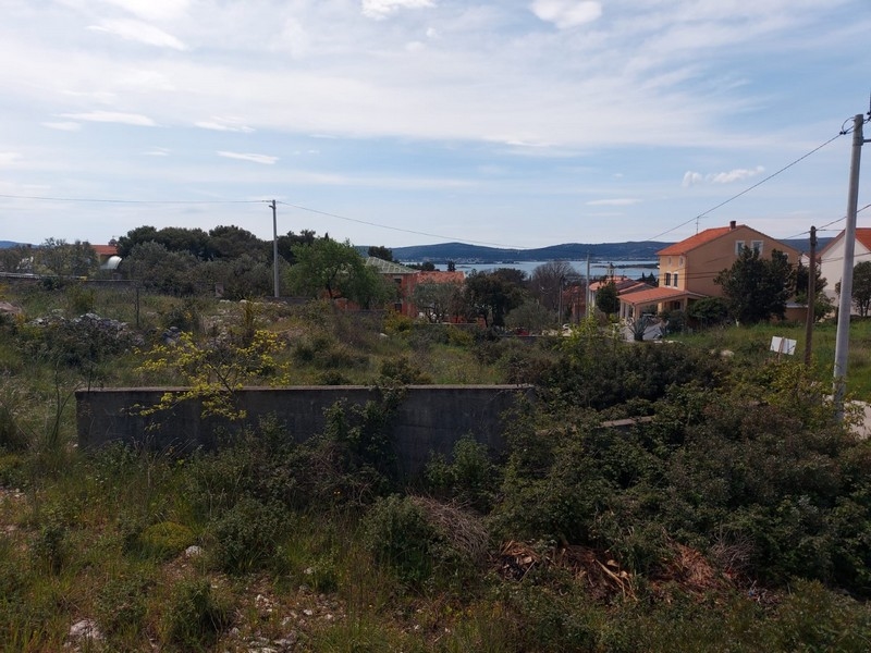 Stavebný pozemok v blízkosti mora.