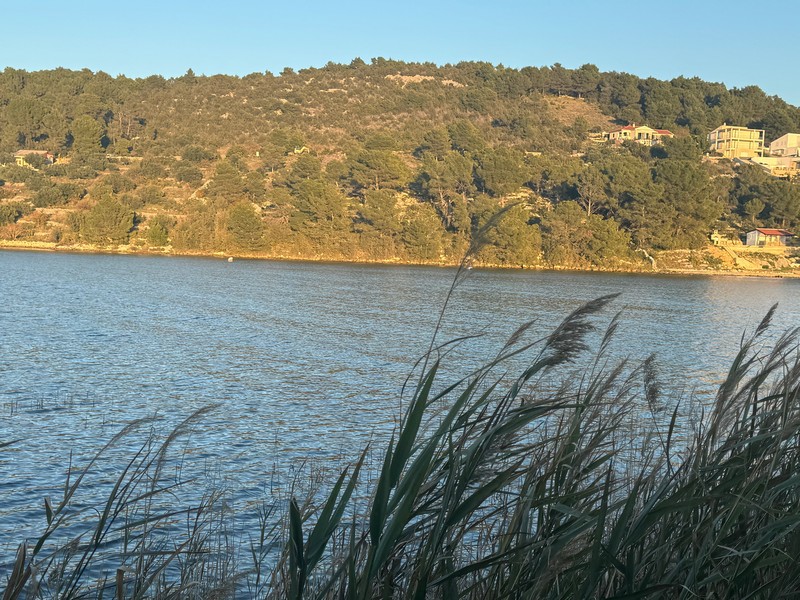 Pohľad na nehnuteľnosť od mora.