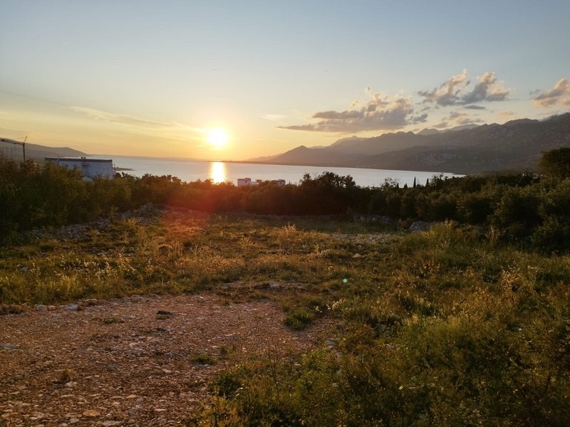 Západ slnka z nehnuteľnosti G462, ktorá je na predaj.