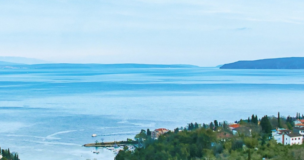 Panoramatický výhľad na more z nehnuteľnosti G475 v Chorvátsku.
