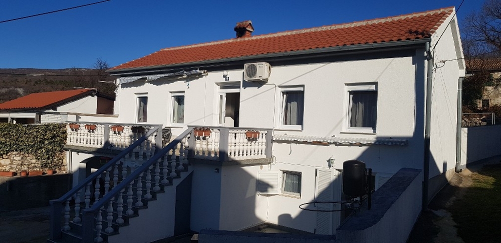 Dom na predaj na chorvátskom pobreží Jadranského mora.