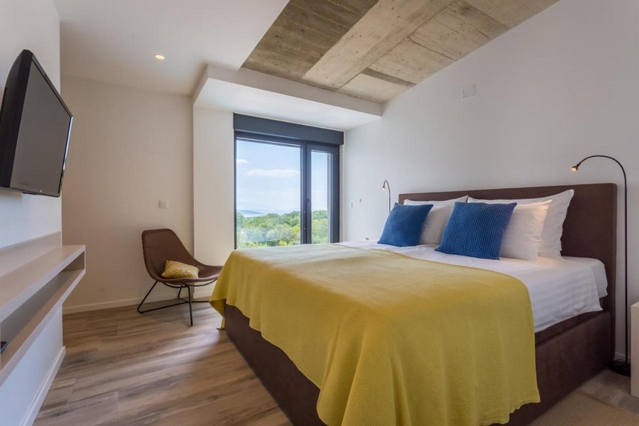 Moderná kúpeľňa so sprchovacím kútom