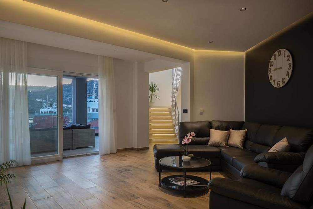 Luxusne zariadený obývací priestor.