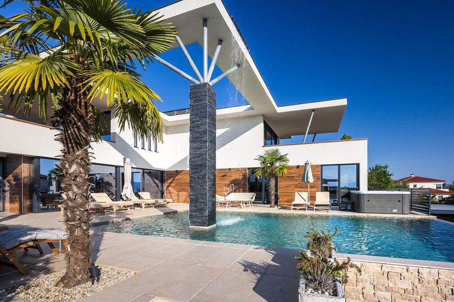 Jedálenský kút na terase.