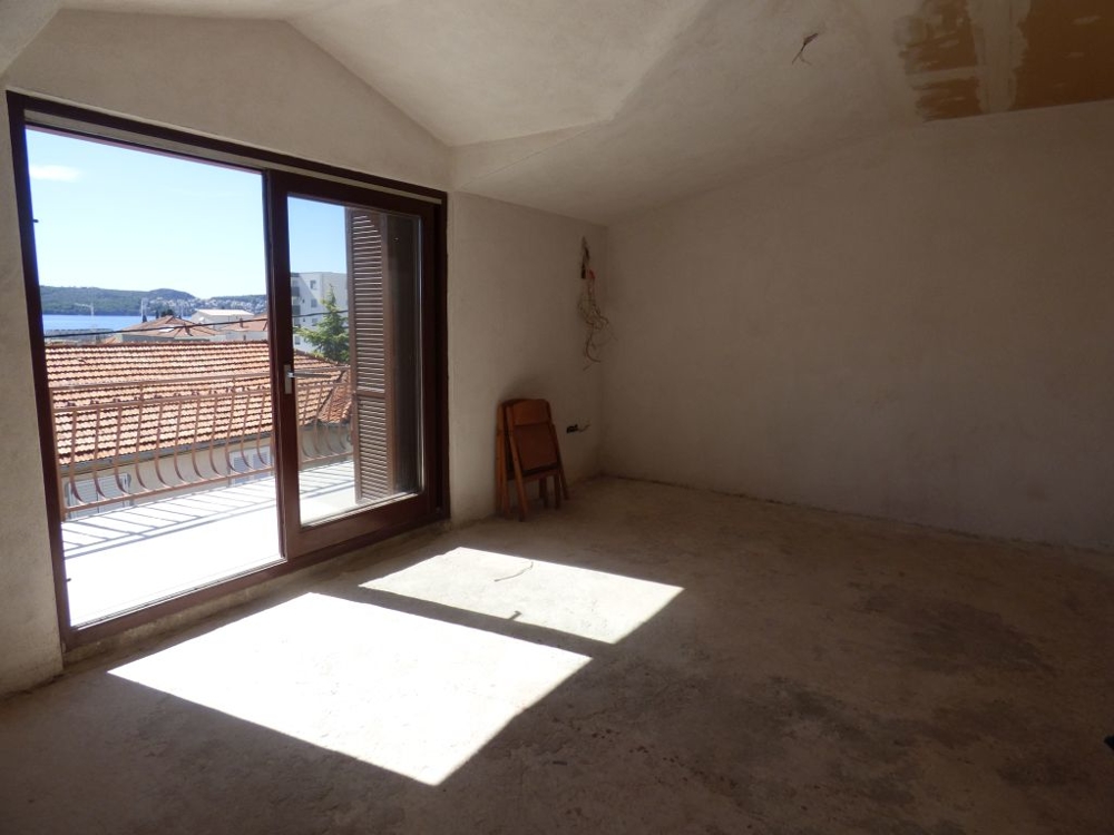 2. poschodie v plášti.