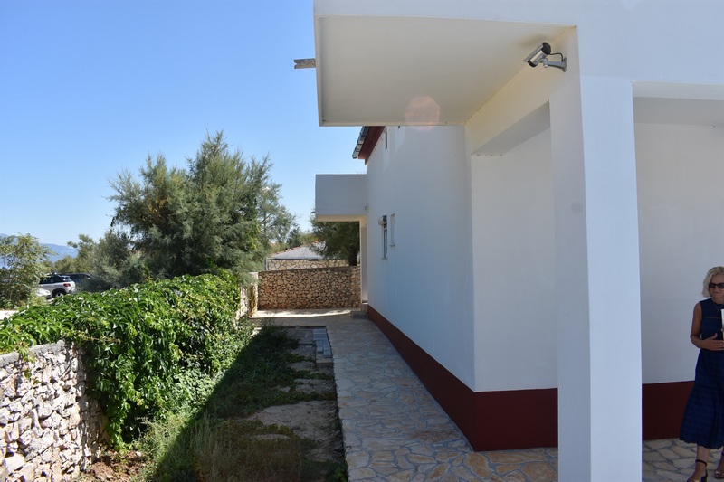 Pohľad do interiéru bytu na najvyššom poschodí.