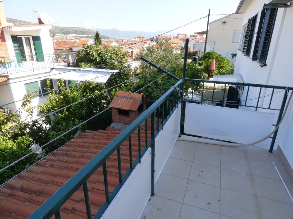 Pohľad z balkóna na hornom poschodí.