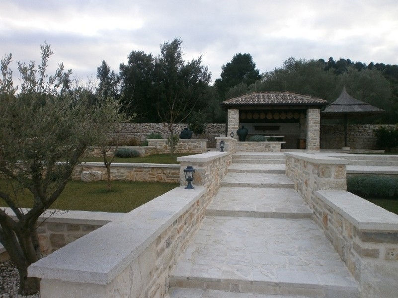 Výhľad na more z nehnuteľnosti H1334, veľkej nehnuteľnosti v prvom rade pri pobreží.