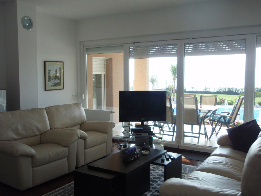 Útulná obývacia izba vily H1376 v Chorvátsku, Sukošan.