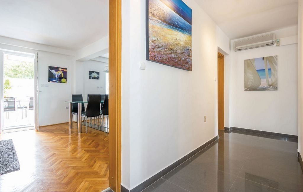 Moderný interiér nehnuteľnosti A1424 v Crikvenici, Chorvátsko.