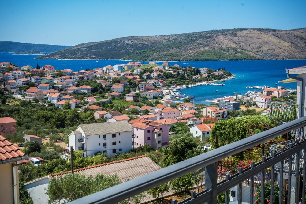 Predám dom v Chorvátsku - región Trogir v Strednej Dalmácii - Panorama Scouting.