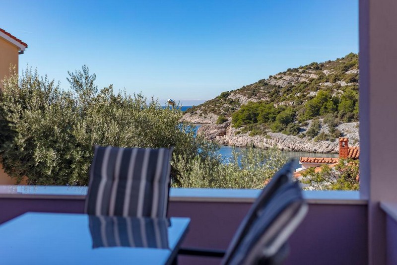 Výhľad na more z terasy apartmánu vo Vile H1569 v Chorvátsku - Panorama Skauting.