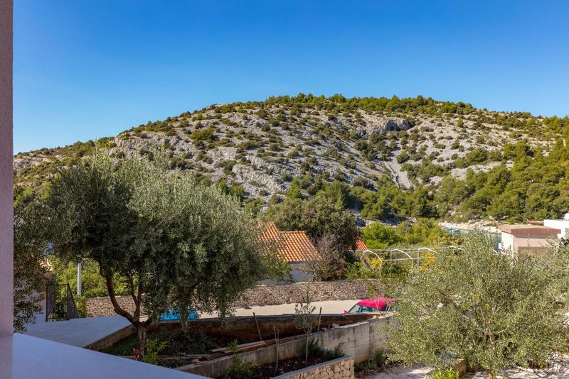 Pohľad na okolie Stredozemného mora v regióne Rogoznica, Dalmácia.