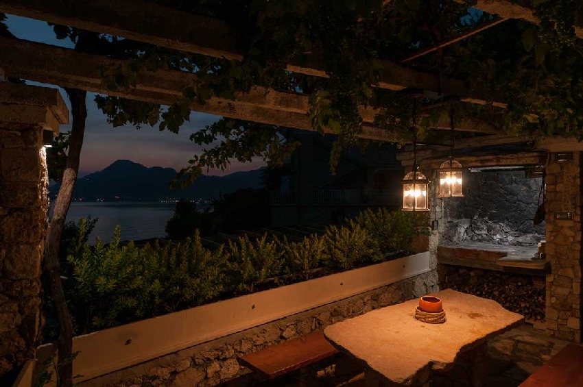 Terasa s výhľadom na more - Dom H1584, na predaj v Omiši v Chorvátsku - Panorama Scouting.