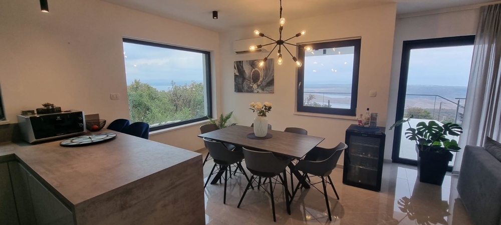 Zadná časť vily H1647, ktorá je na predaj v Chorvátsku.