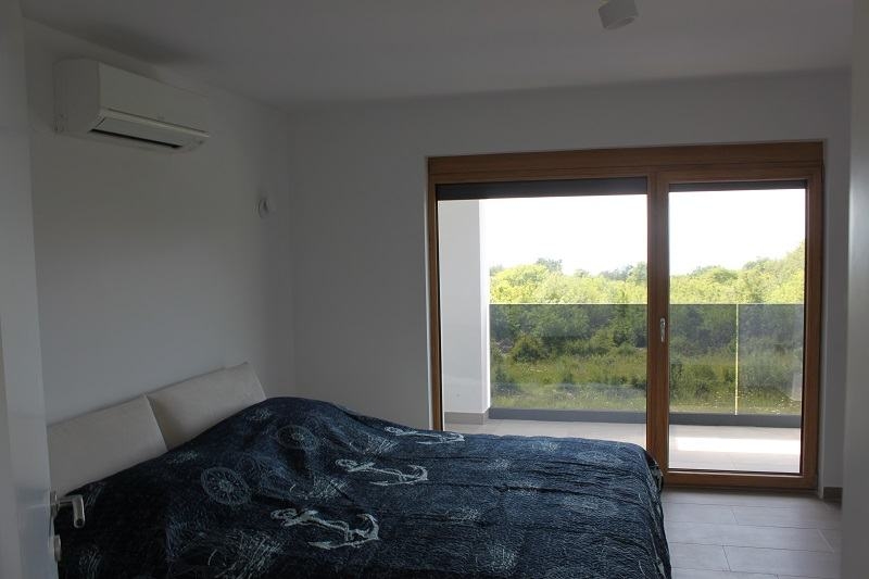 Spálňa s klimatizáciou a výhľadom na more - Nehnuteľnosti v Chorvátsku: Panorama Skauting.