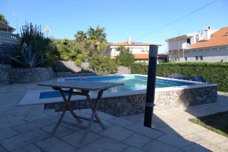 Bazén vily H1679 v Opatiji - Panorama Skauting Real Estate.