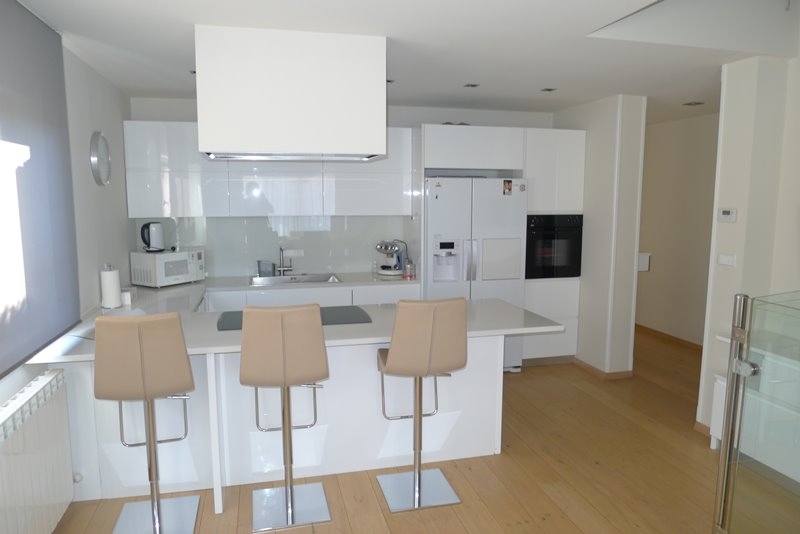 Jedáleň a kuchyňa vo vile H1679, na predaj v Chorvátsku.